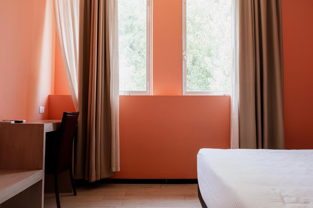 Queen Hotel Сесто-Сан-Джованни Экстерьер фото