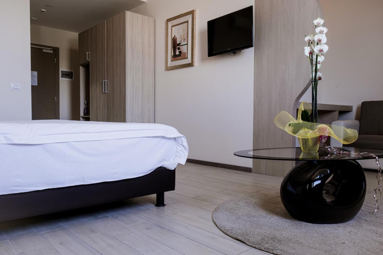 Queen Hotel Сесто-Сан-Джованни Экстерьер фото