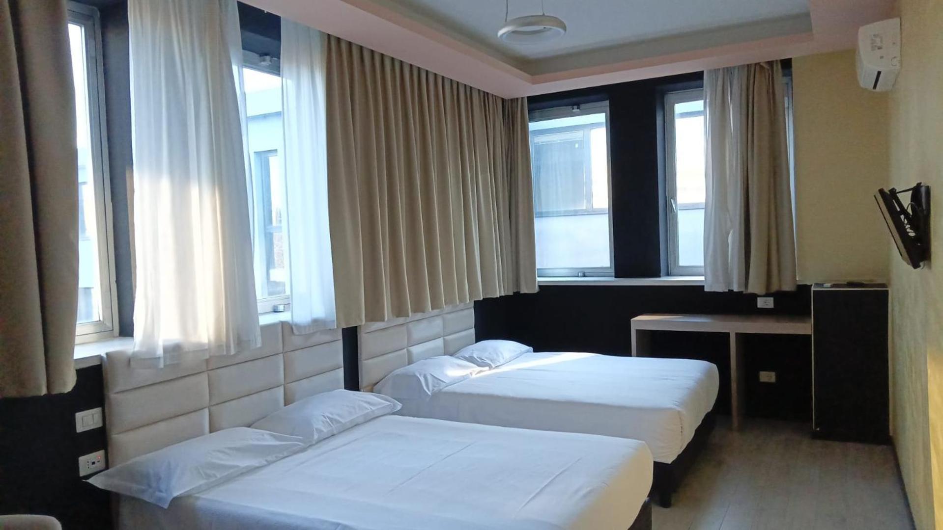 Queen Hotel Сесто-Сан-Джованни Экстерьер фото